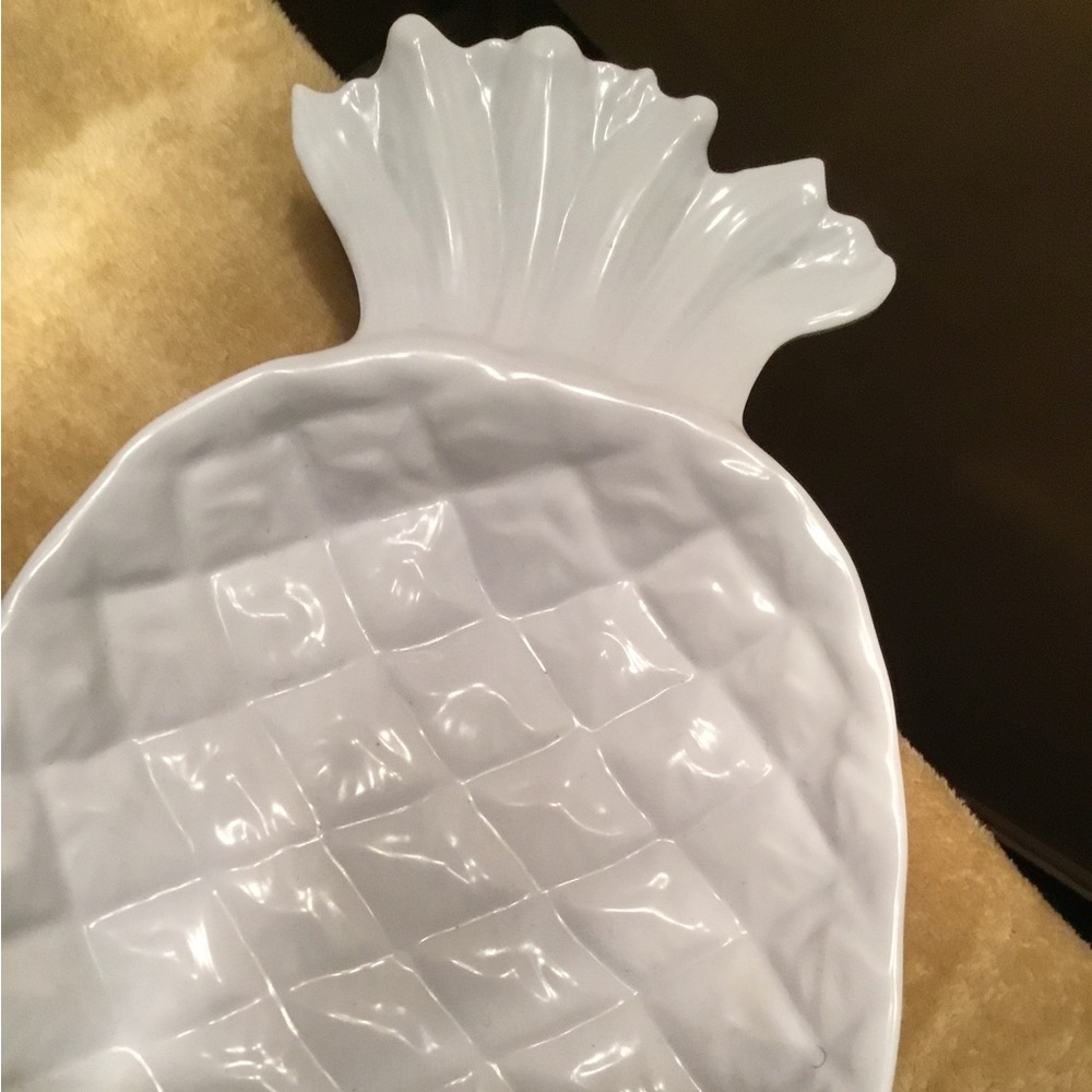 🆕🆕🤍➡️ Decorative Pineapple Dish / New / Plastic / White / Detailed Design